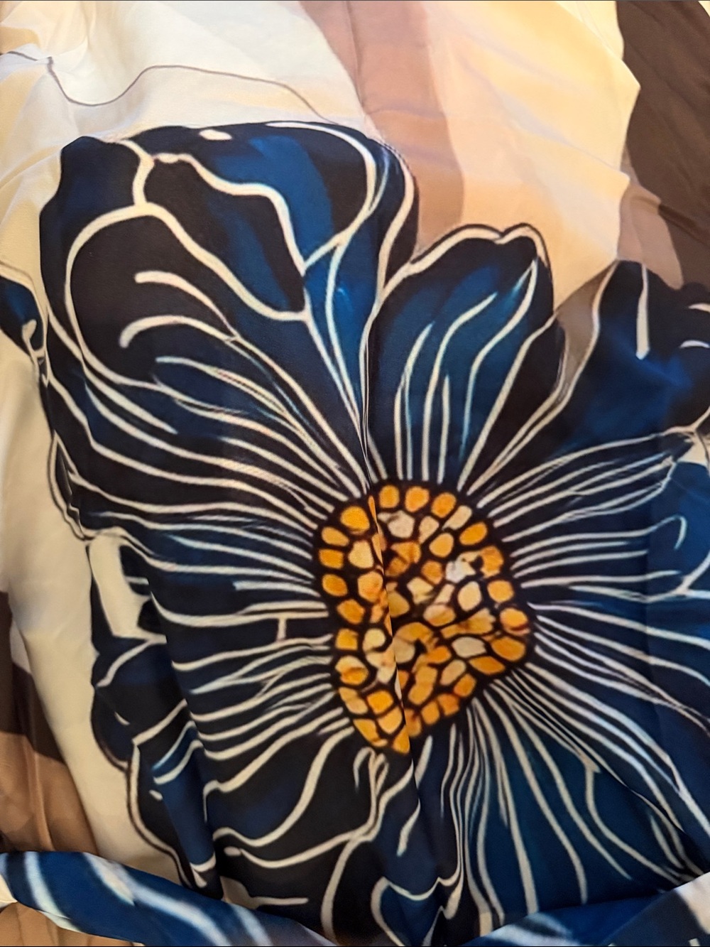 SHEIN Cream and Navy Floral Satin Kimono Robe with Self-Tie Belt (42) - Picture 5 of 5
